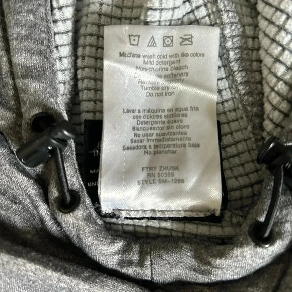 Skechers Cowell Neck Pullover Size Med Like new condition. Bungie hood pulls. - Picture 8 of 10